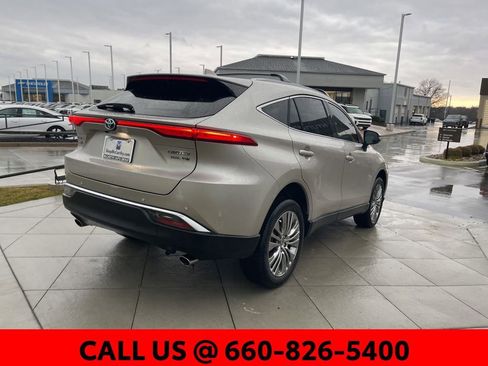 Used 2022 Toyota Venza Limited image 16
