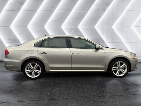 Used 2014 Volkswagen Passat TDI SE image 8