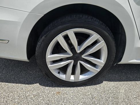 Used 2017 Volkswagen Passat 1.8T SE FWD image 16