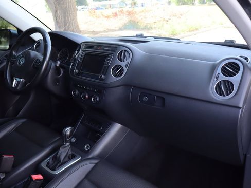 Used 2017 Volkswagen Tiguan Wolfsburg Edition AWD/4WD image 17