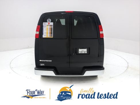Used 2024 Chevrolet Express 3500 LT w/ LT Preferred Equipment Group RWD image 5