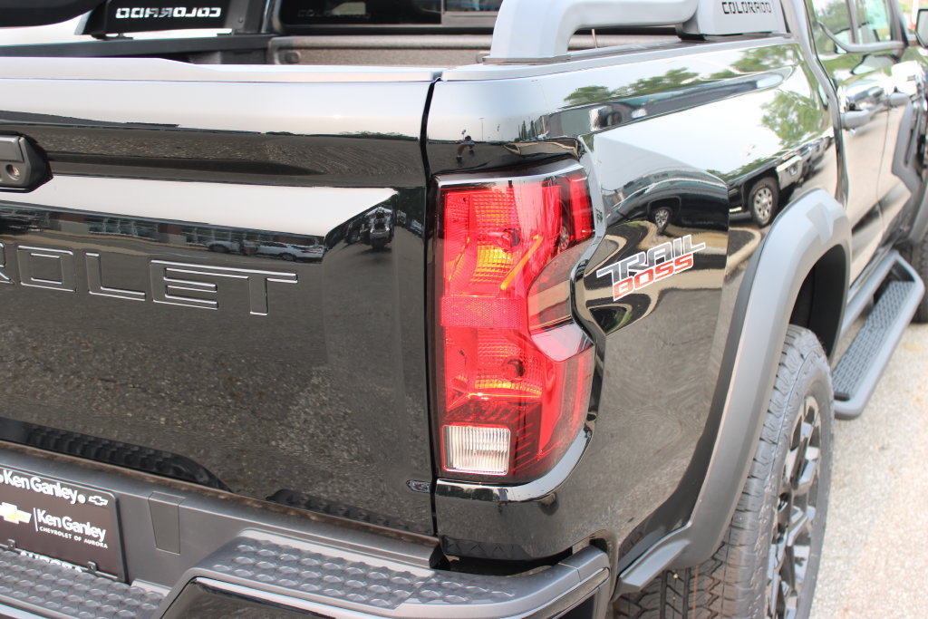 New 2026 Chevrolet Colorado Trail Boss w/ Midnight Edition AWD/4WD image 39