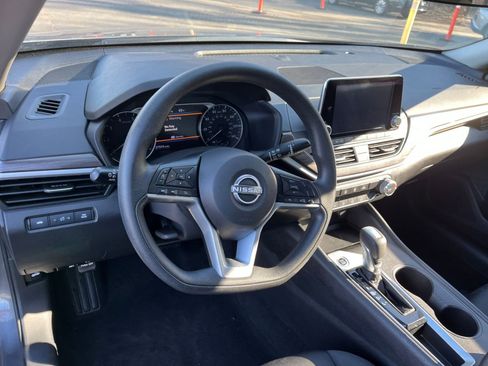 Used 2025 Nissan Altima 2.5 SV image 27