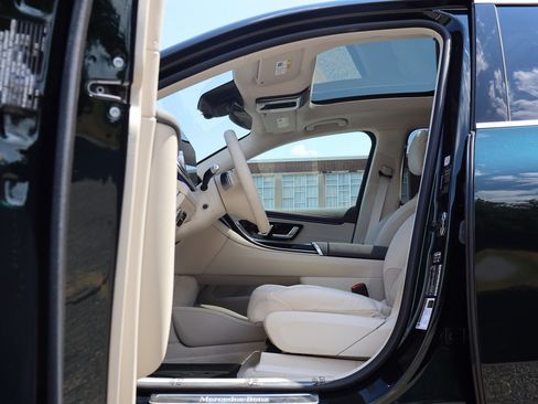 Used 2023 Mercedes-Benz EQS 450+ 4MATIC SUV w/ Pinnacle Trim Package image 10