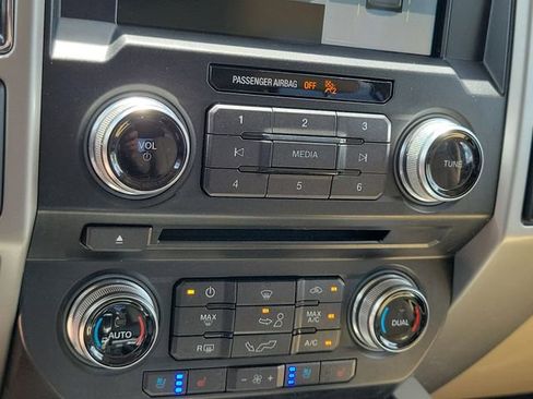 Used 2018 Ford F150 Lariat w/ Equipment Group 502A Luxury image 26