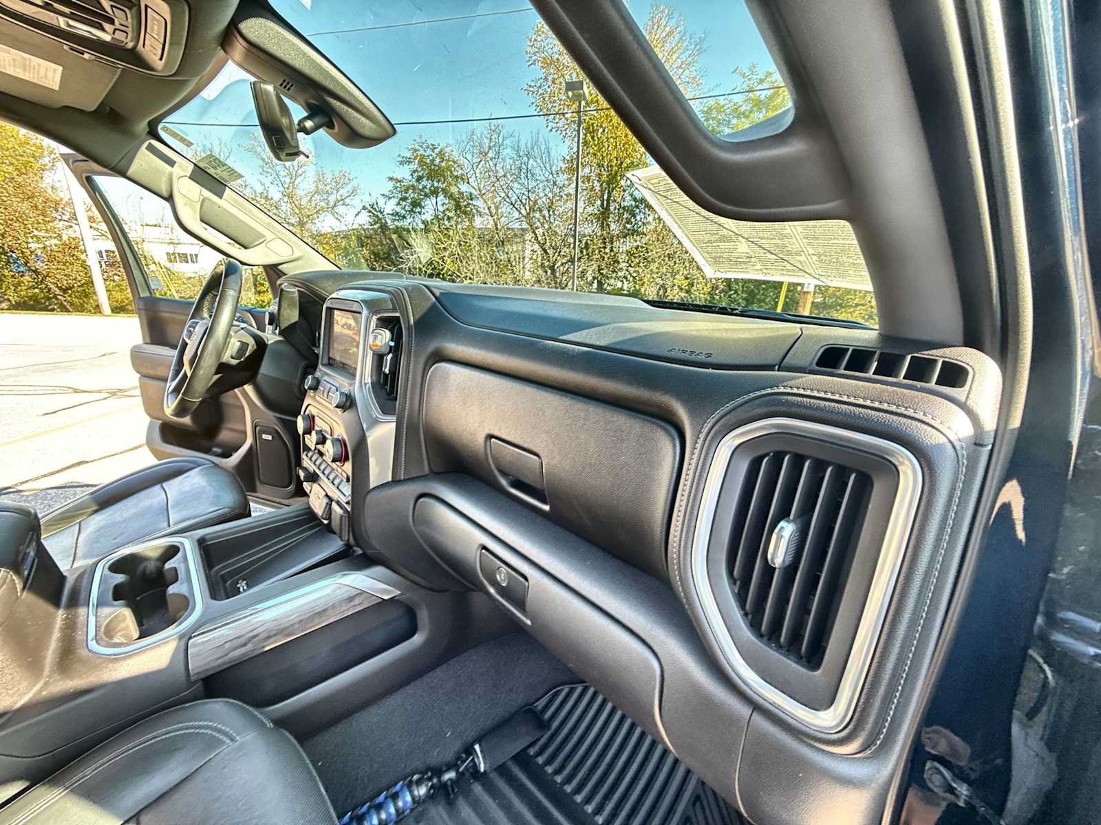 Certified 2020 Chevrolet Silverado 1500 LTZ w/ LTZ Premium Package AWD/4WD image 30