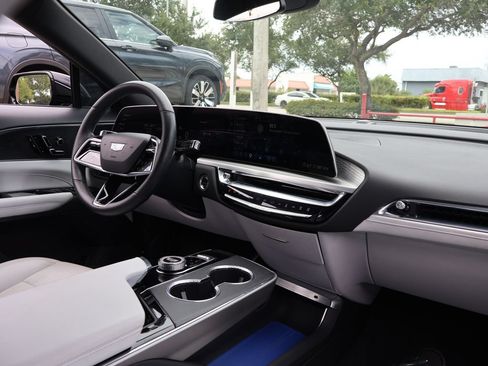 Used 2025 Cadillac Lyriq Luxury RWD image 34