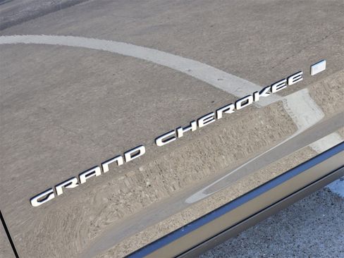 New 2025 Jeep Grand Cherokee L Limited image 11