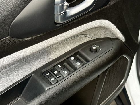 Used 2024 Jeep Compass Latitude AWD/4WD image 19
