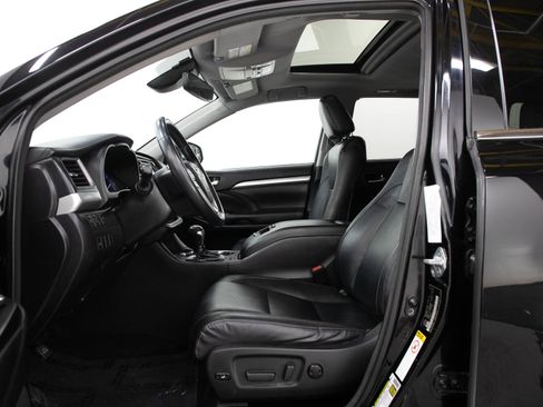Used 2018 Toyota Highlander AWD V6 image 23