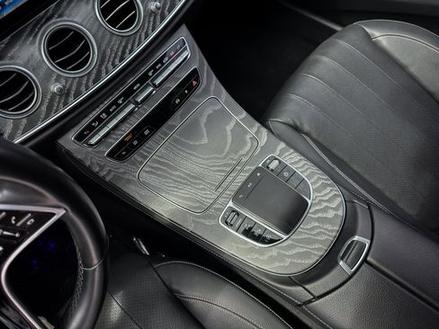 Used 2021 Mercedes-Benz E 350 4MATIC Sedan image 33