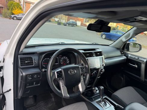 Used 2020 Toyota 4Runner SR5 AWD/4WD image 13