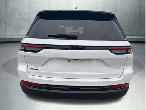 New 2025 Jeep Grand Cherokee Altitude AWD/4WD image 4