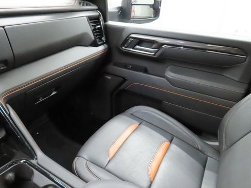 Used 2025 GMC Sierra 2500 AT4 w/ Technology Package AWD/4WD image 37