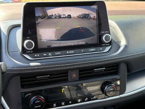 Used 2023 Nissan Rogue SV AWD/4WD image 11