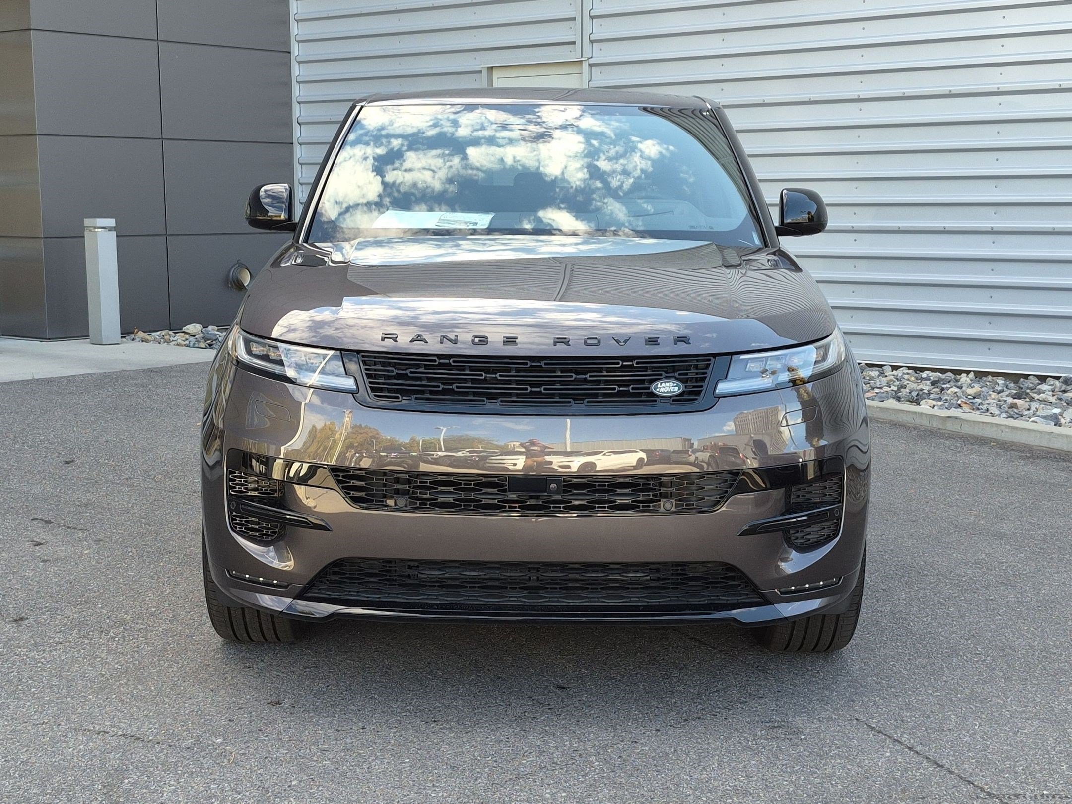 New 2026 Land Rover Range Rover Sport Dynamic SE AWD/4WD image 2
