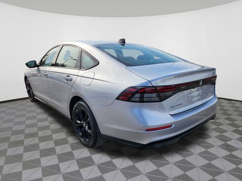 Certified 2025 Honda Accord SE image 3