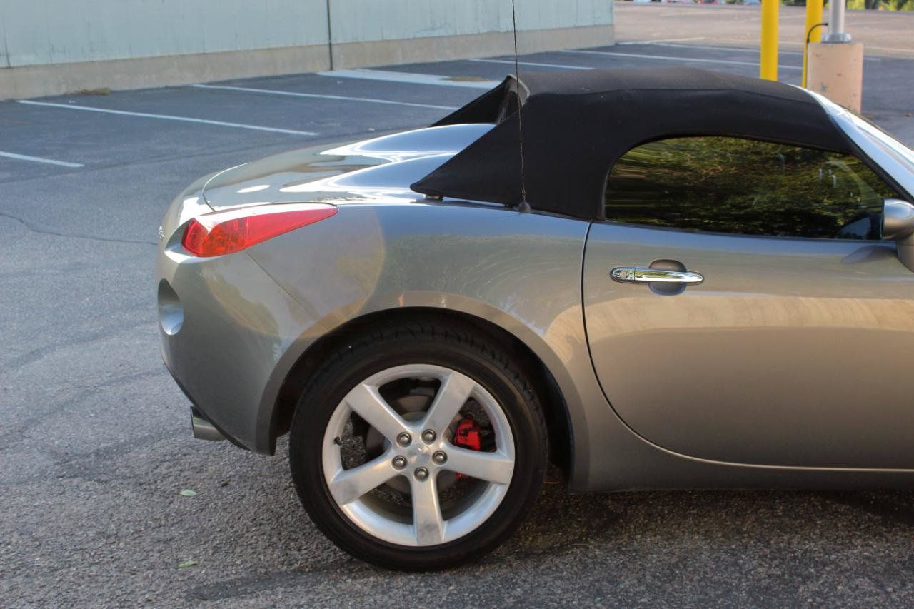 Used 2007 Pontiac Solstice Convertible w/ Premium Package RWD image 14