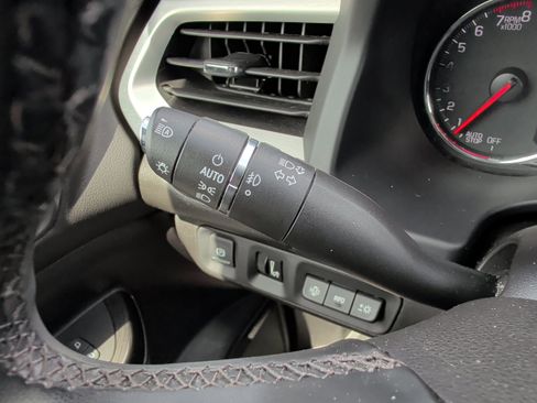Used 2023 GMC Acadia SLT w/ Technology Package FWD image 25