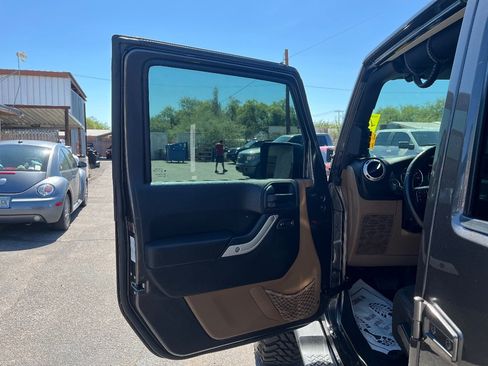 Used 2014 Jeep Wrangler Unlimited Sahara w/ Connectivity Group AWD/4WD image 24