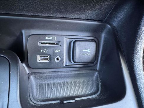 Used 2018 Jeep Cherokee Latitude Plus w/ Cold Weather Group AWD/4WD image 33