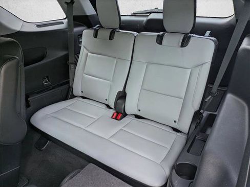Used 2021 Ford Explorer XLT w/ Equipment Group 202A AWD/4WD image 19