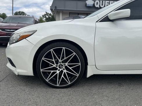 Used 2018 Nissan Altima 2.5 SR w/ SR Special Edition FWD image 18