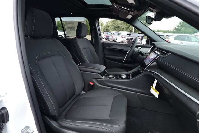 New 2027 Jeep Grand Cherokee Laredo X RWD image 28