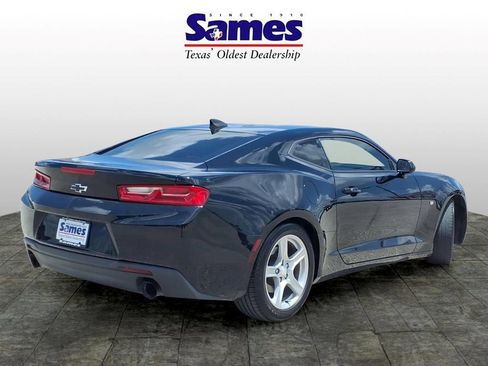 Used 2018 Chevrolet Camaro LT RWD image 3