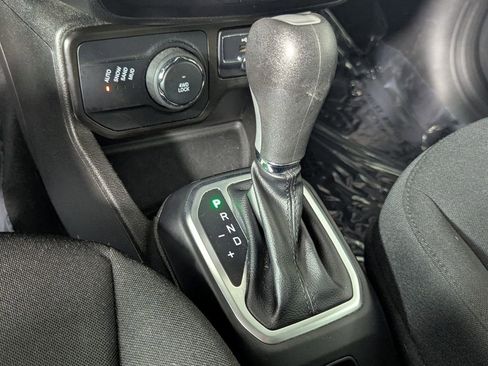 Used 2023 Jeep Renegade Latitude image 23