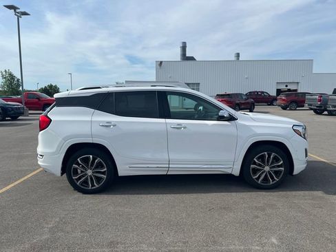 Used 2018 GMC Terrain Denali w/ Advanced Safety Package AWD/4WD image 4
