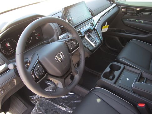 New 2026 Honda Odyssey Touring image 18