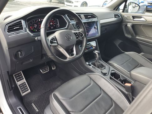 Certified 2022 Volkswagen Tiguan SEL R-Line image 21