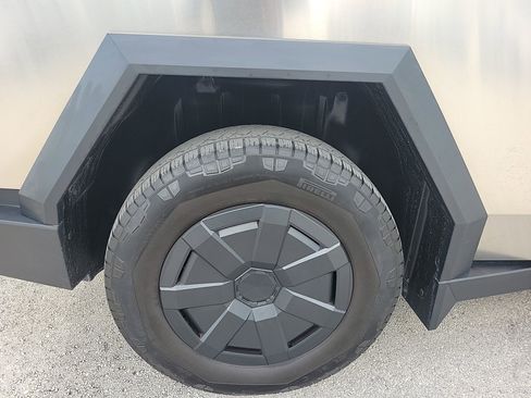 Used 2025 Tesla Cybertruck AWD Crew Cab image 9