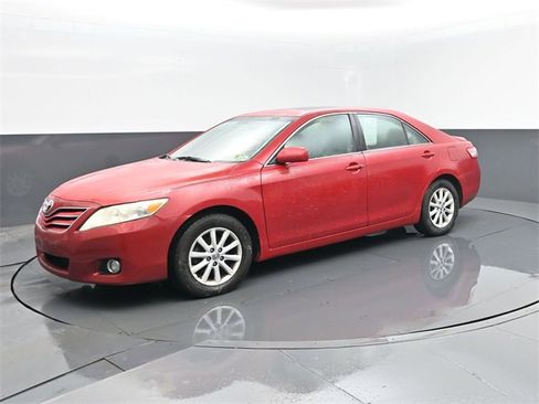 Used 2010 Toyota Camry XLE image 1