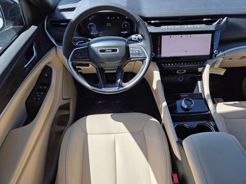 New 2026 Jeep Grand Cherokee Limited RWD image 10