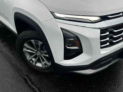 Used 2025 Chevrolet Equinox LT image 2