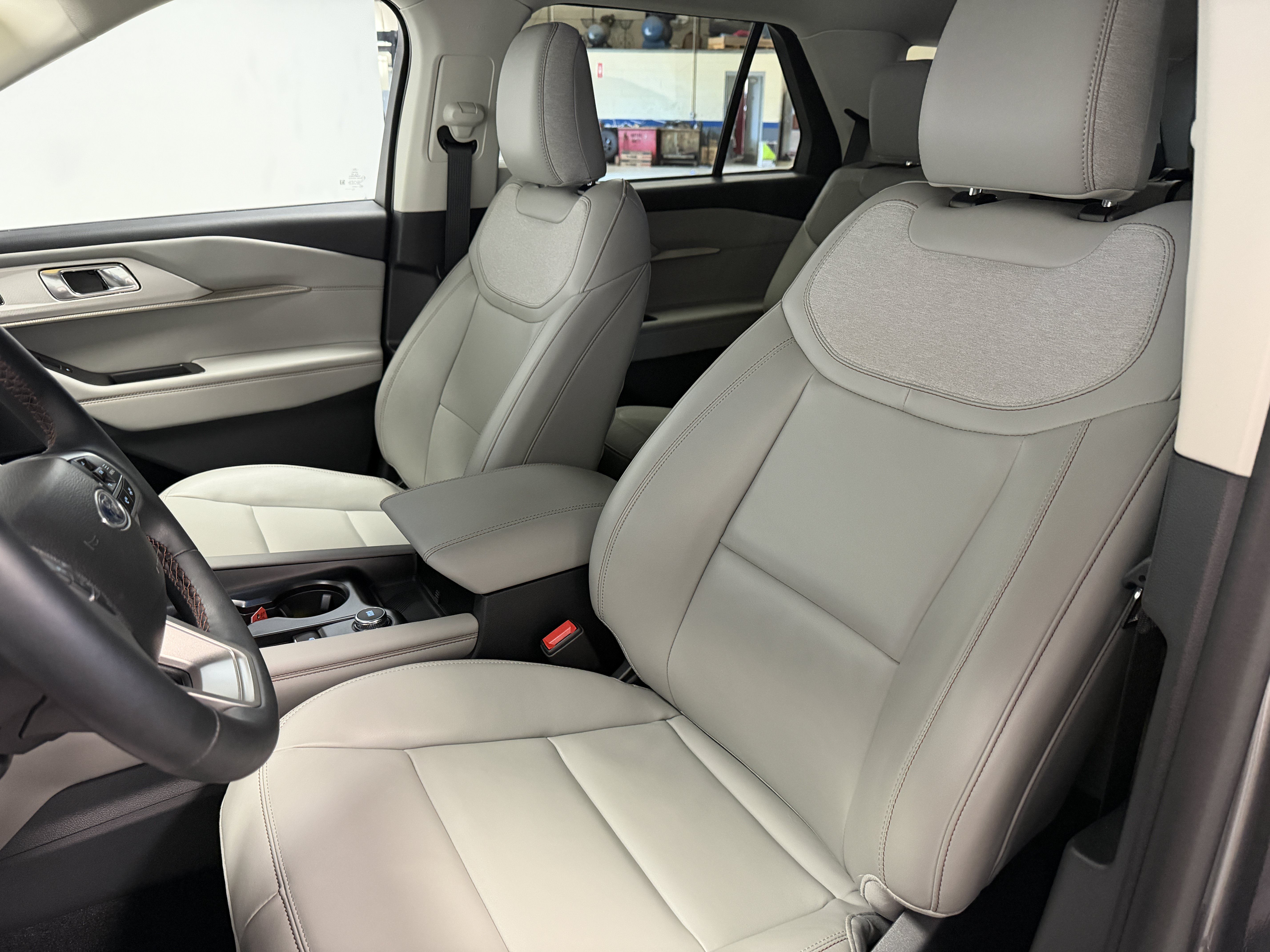 Used 2025 Ford Explorer Active w/ Active Comfort Package AWD/4WD image 20