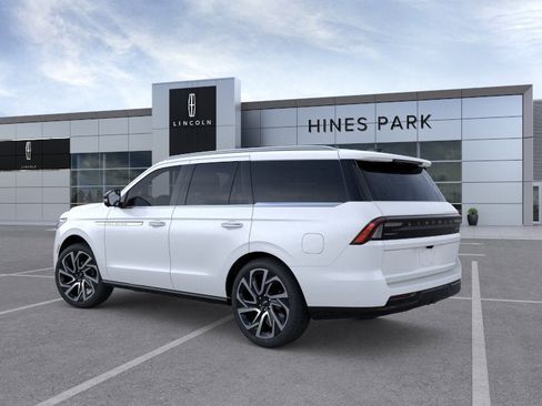 New 2026 Lincoln Navigator Reserve AWD/4WD image 4