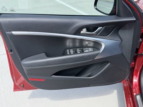 Used 2022 Genesis G70 2.0T RWD image 7