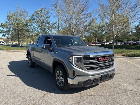 Used 2024 GMC Sierra 1500 SLT w/ SLT Convenience Package image 2