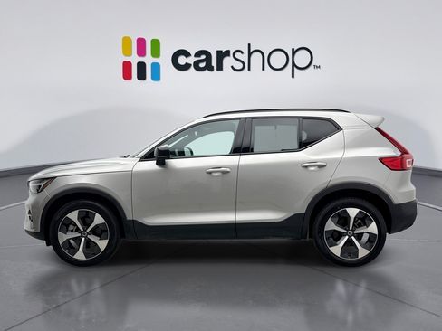 Used 2025 Volvo XC40 B5 Plus AWD/4WD image 2