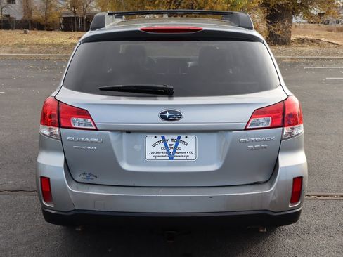 Used 2010 Subaru Outback 3.6R Limited image 6