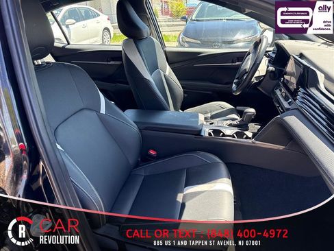 Used 2025 Toyota Camry SE FWD image 7