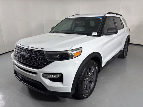 Used 2021 Ford Explorer XLT w/ Equipment Group 202A RWD image 5