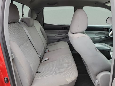 Used 2015 Toyota Tacoma PreRunner image 21