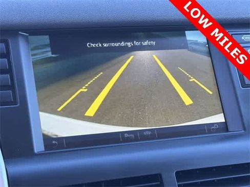 Used 2016 Land Rover Discovery Sport SE image 3