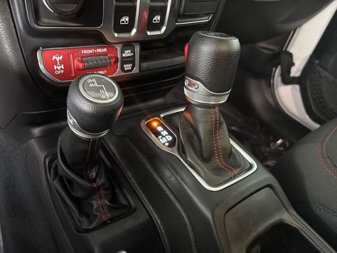 Used 2022 Jeep Wrangler Rubicon AWD/4WD image 17