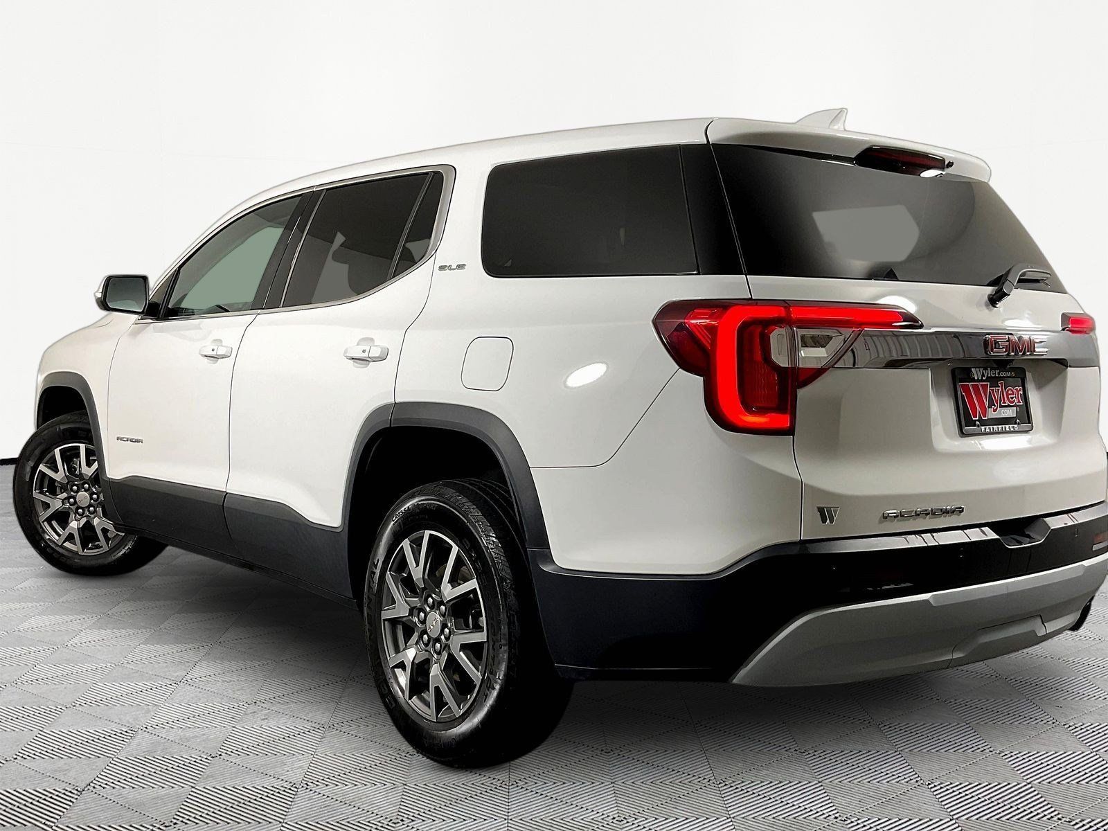 Used 2021 GMC Acadia SLE FWD image 4
