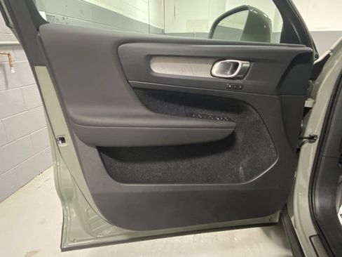 Certified 2024 Volvo XC40 B5 Plus w/ Protection Package Premier image 7